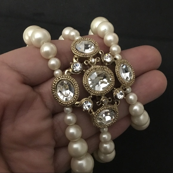 Multi strand Pearl rhinestone sparkling cottage core stretchy bracelet - Picture 3 of 4